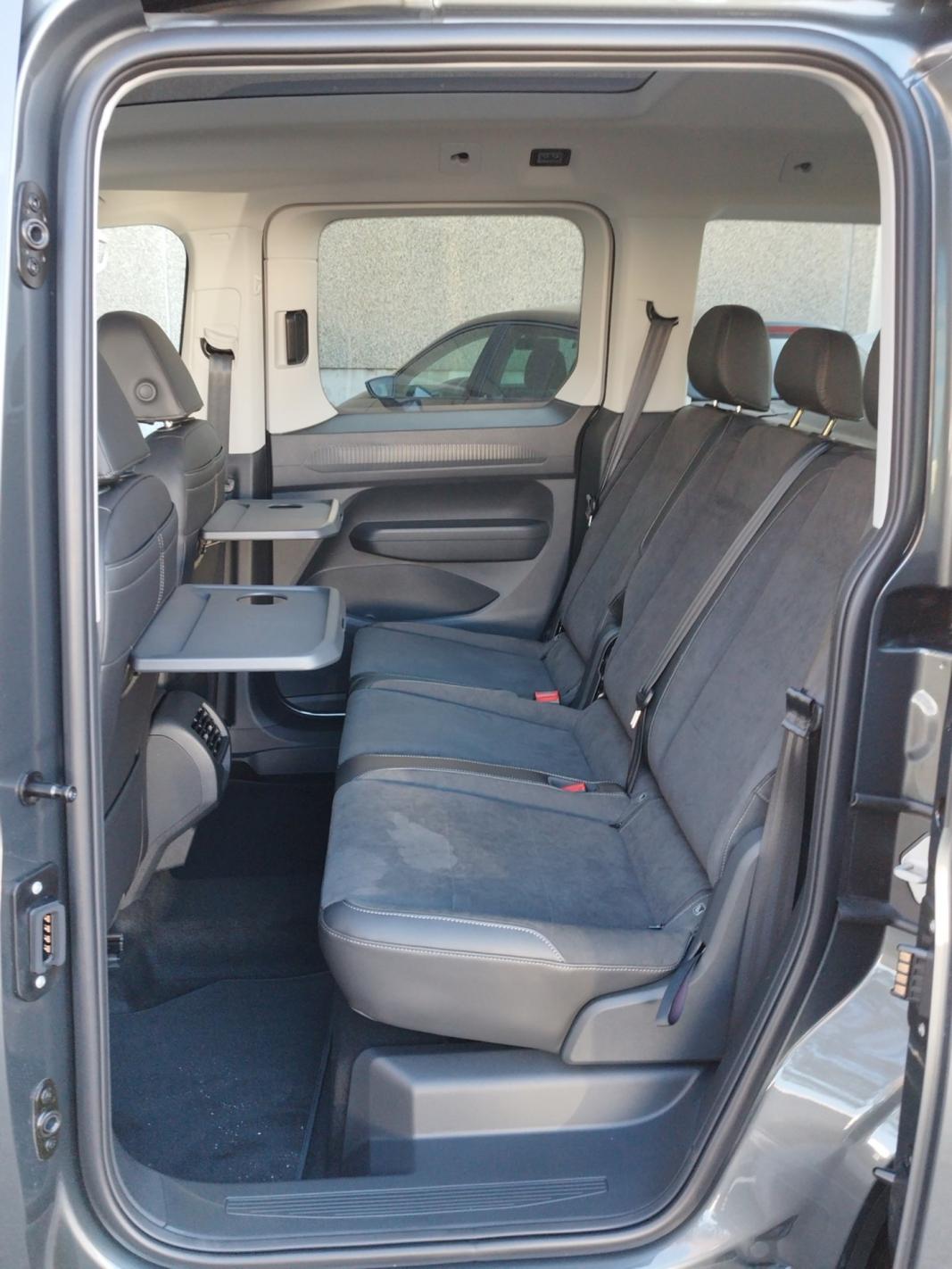 VW Caddy Dark Label eHybrid 110 kW