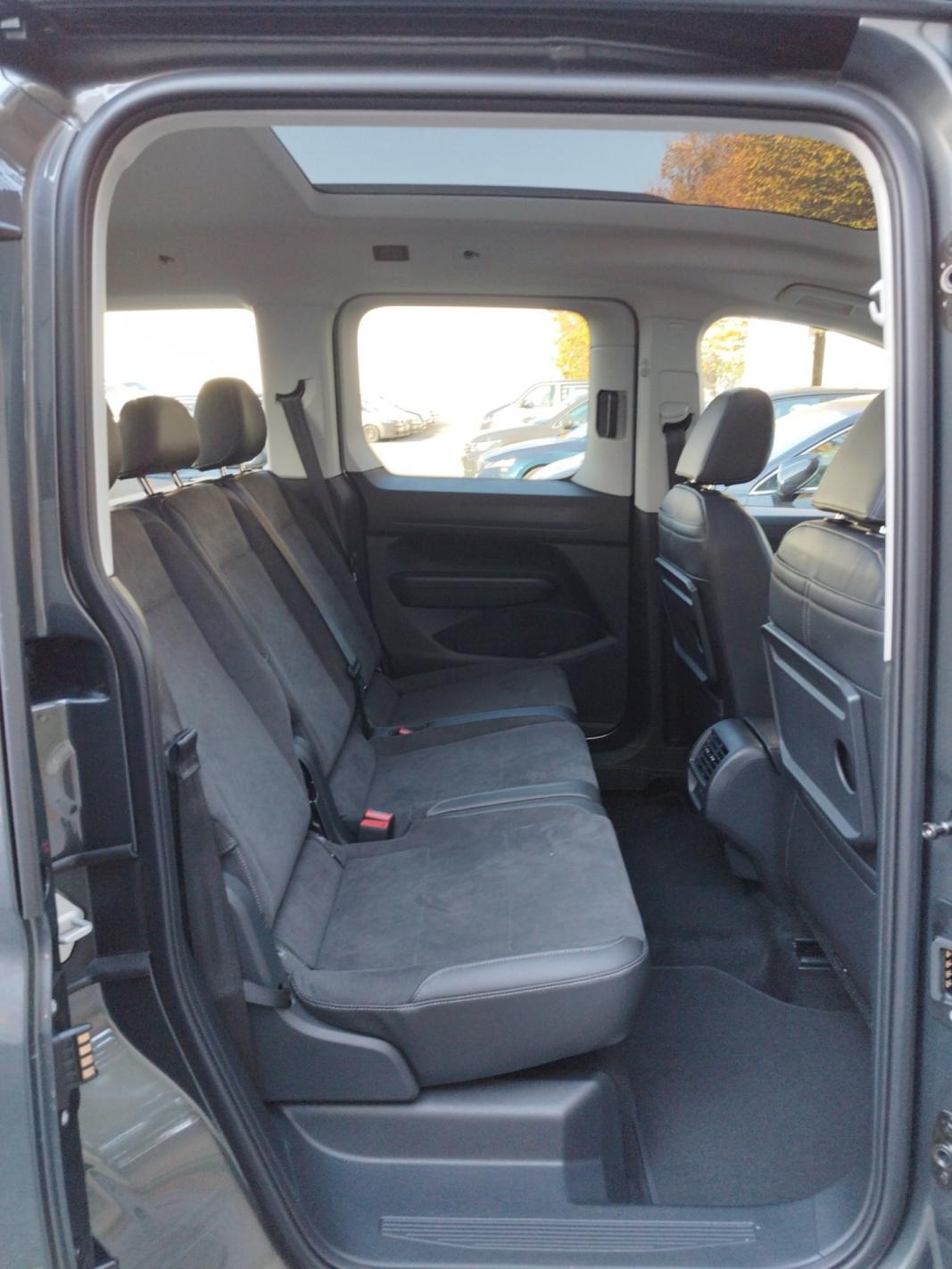 VW Caddy Dark Label eHybrid 110 kW