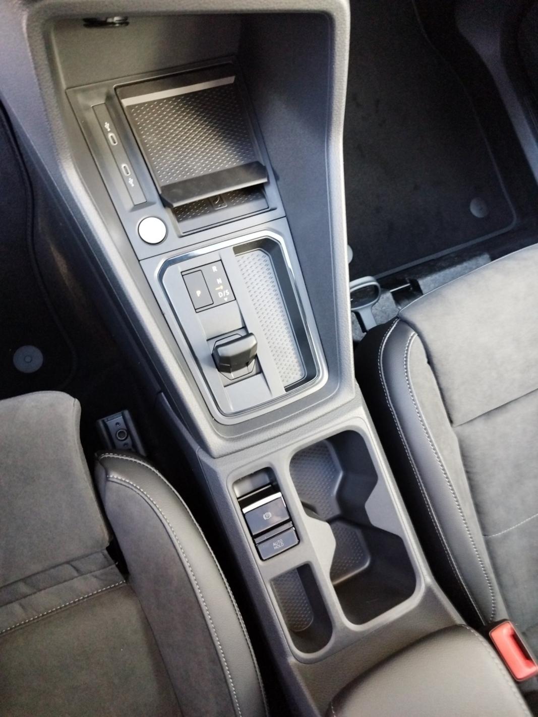 VW Caddy Dark Label eHybrid 110 kW