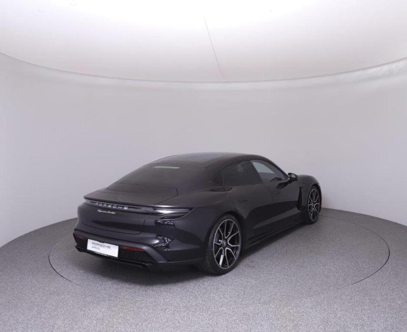 Porsche Taycan Turbo