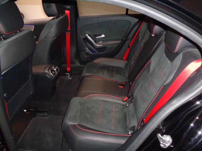 MERCEDES-BENZ A 35 AMG Limousine 4MATIC Aut.