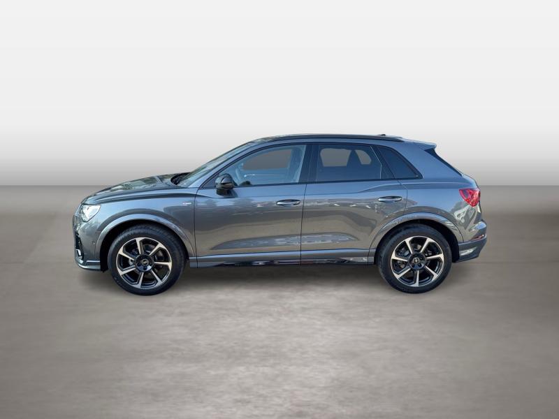 Audi Q3 35 TFSI admired