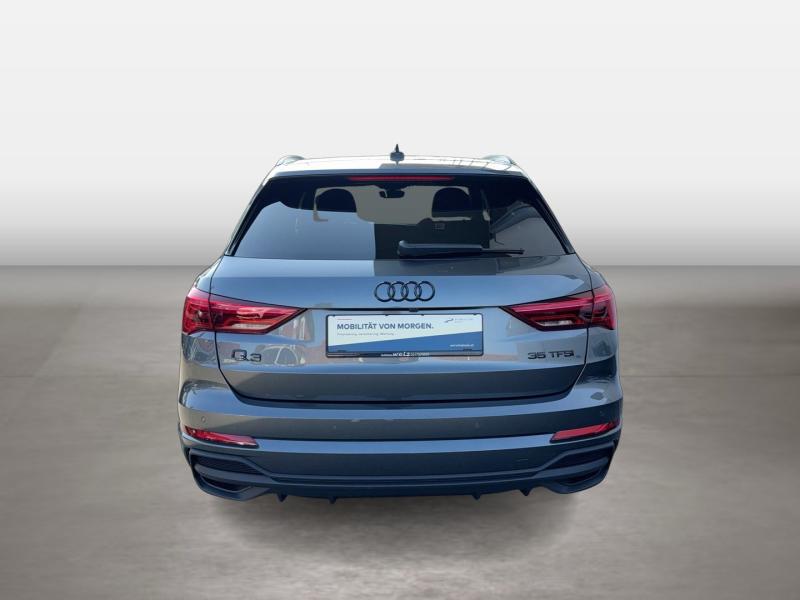 Audi Q3 35 TFSI admired