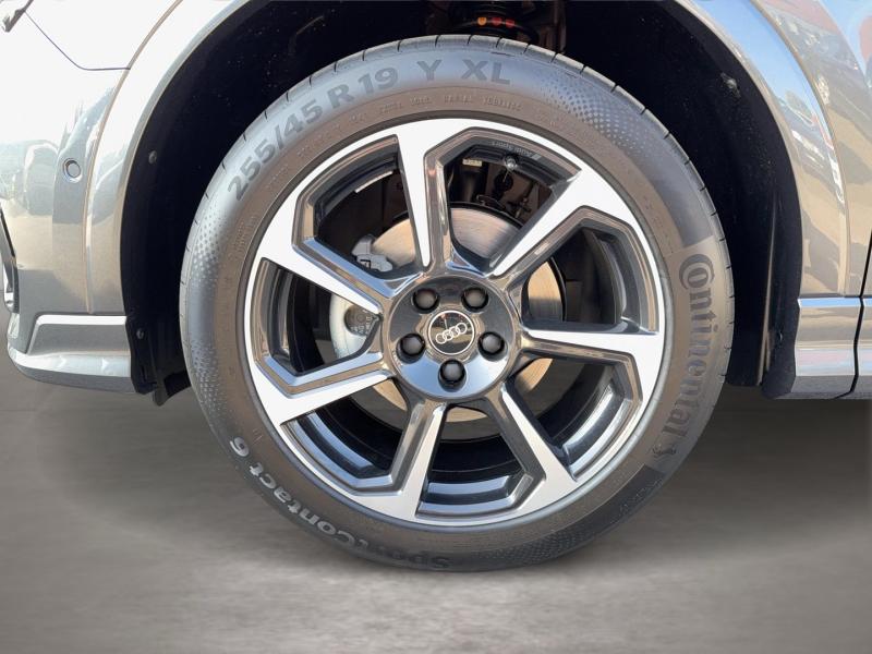 Audi Q3 35 TFSI admired