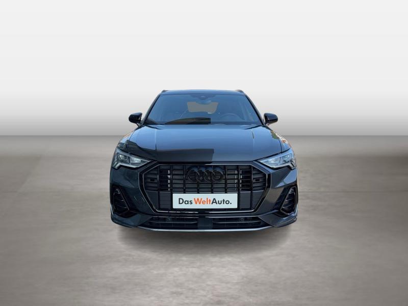 Audi Q3 35 TFSI admired