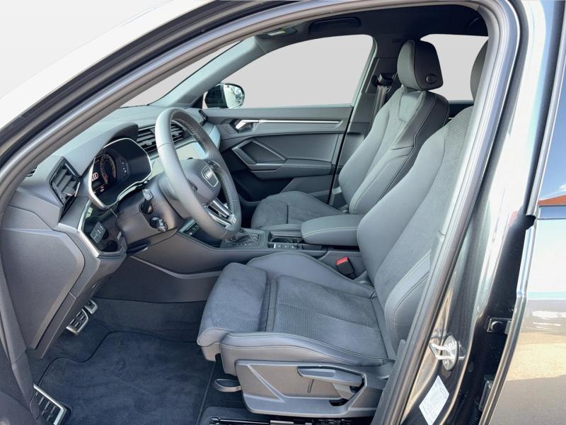 Audi Q3 35 TFSI admired