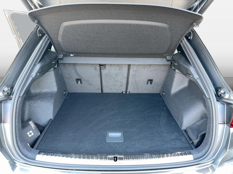 Audi Q3 35 TFSI admired