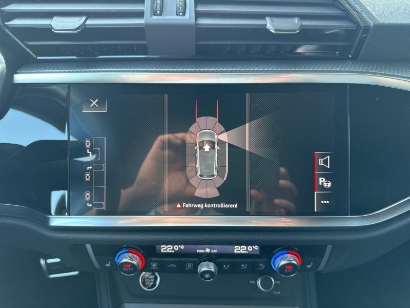 Audi Q3 35 TFSI admired