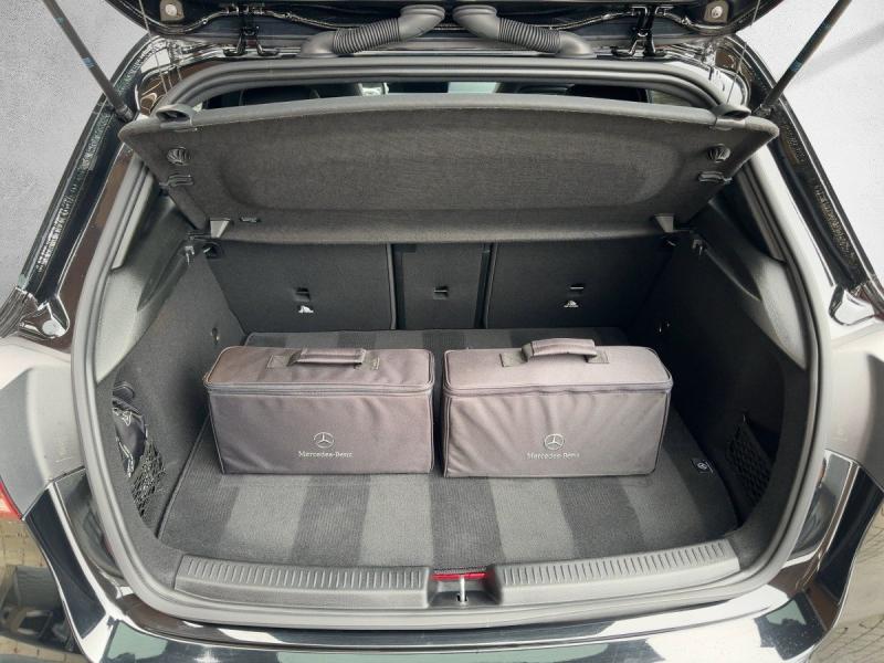 MERCEDES-BENZ A 250 e AMG-Line