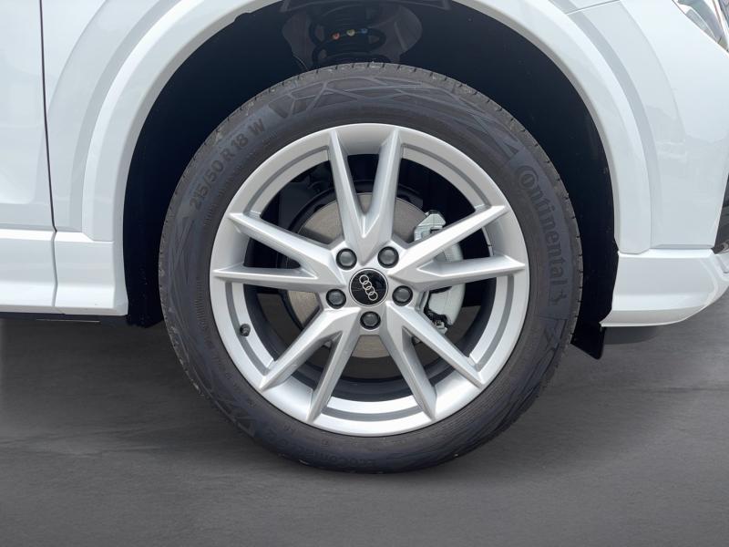 Audi Q2 30 TFSI admired