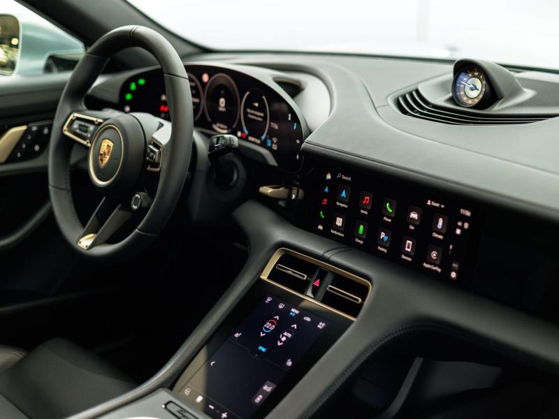 Porsche Taycan 4 Cross Turismo