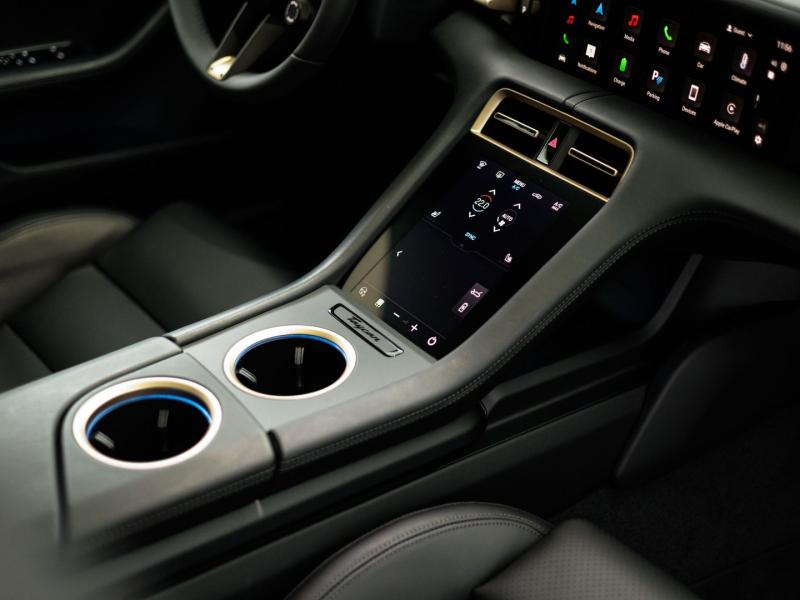 Porsche Taycan 4 Cross Turismo