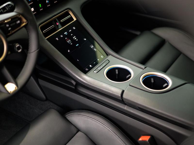 Porsche Taycan 4 Cross Turismo