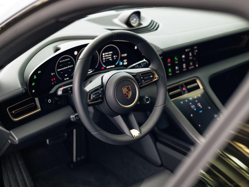 Porsche Taycan 4 Cross Turismo