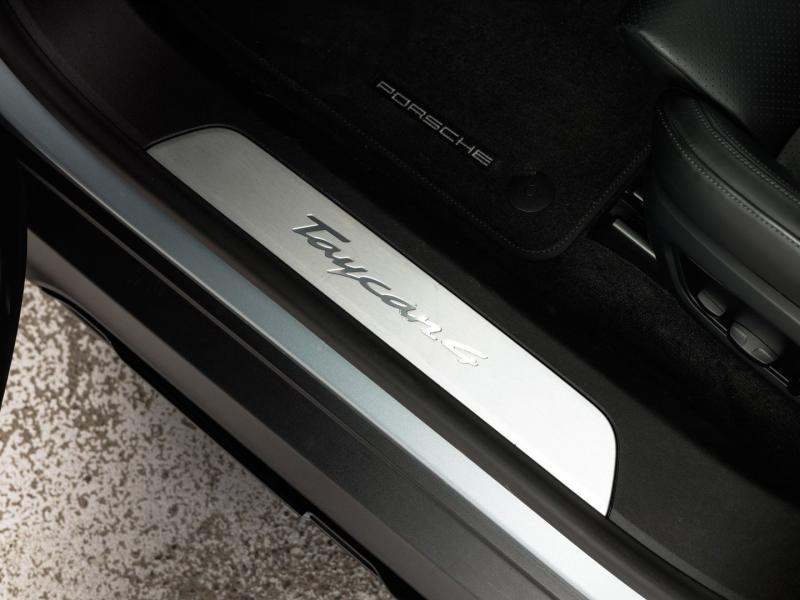 Porsche Taycan 4 Cross Turismo