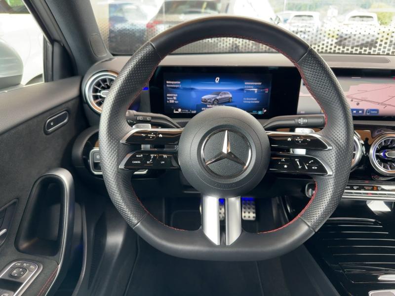 MERCEDES-BENZ A 220 4MATIC AMG-Line