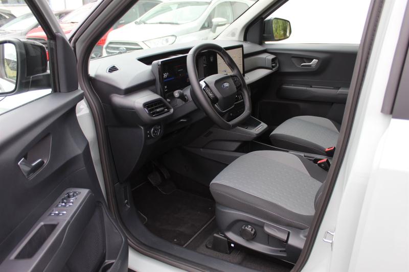 E- Tourneo Courier Titanium  43kWh 136PS