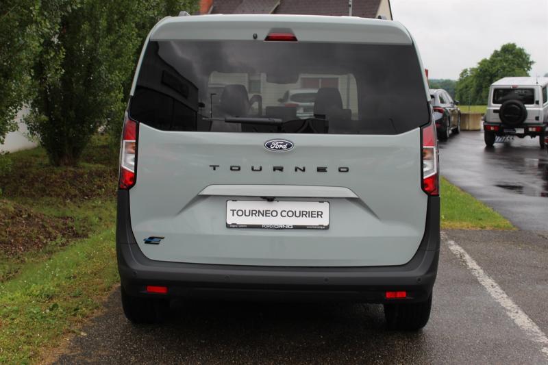 E- Tourneo Courier Titanium  43kWh 136PS