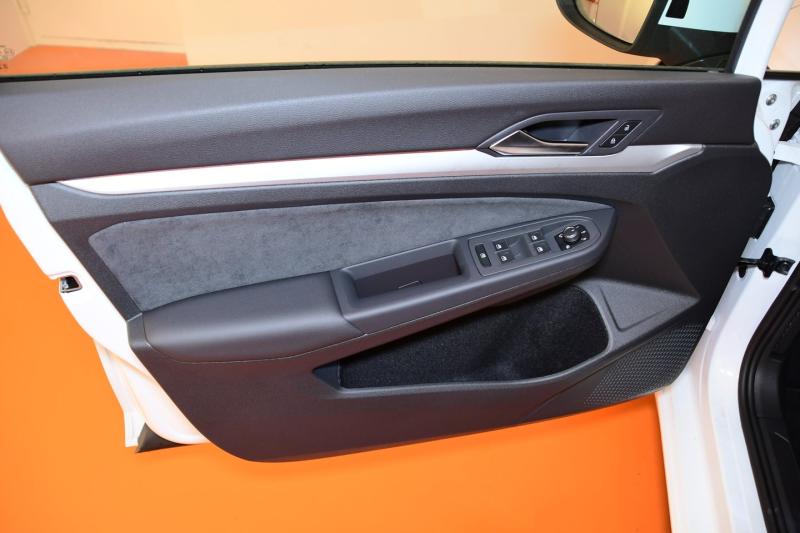 VW Golf Variant Life TDI BRIDGING