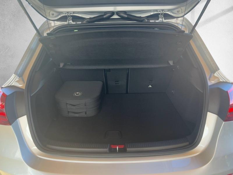 MERCEDES-BENZ A 250 e AMG Line NP € 60.540.-