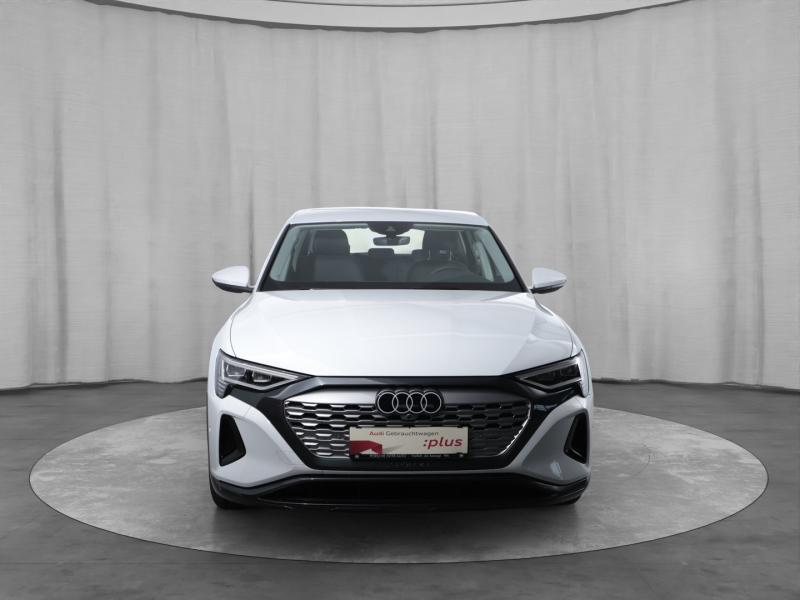 Audi Q8 55 e-tron quattro business