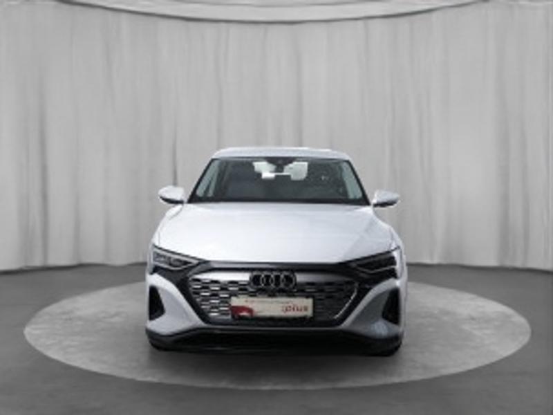 Audi Q8 55 e-tron quattro business