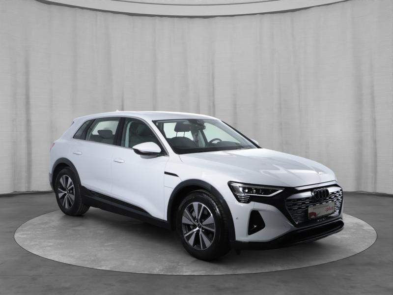 Audi Q8 55 e-tron quattro business