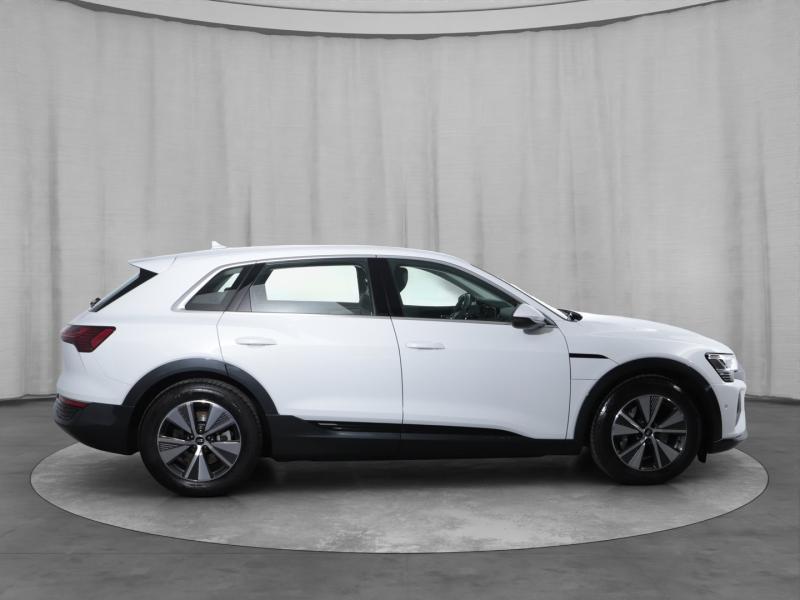 Audi Q8 55 e-tron quattro business