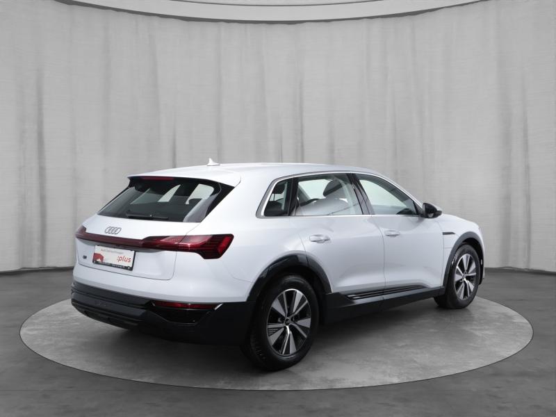 Audi Q8 55 e-tron quattro business