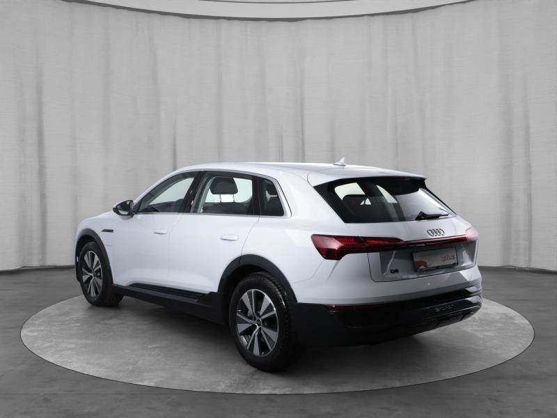 Audi Q8 55 e-tron quattro business