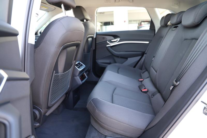 Audi Q8 55 e-tron quattro business