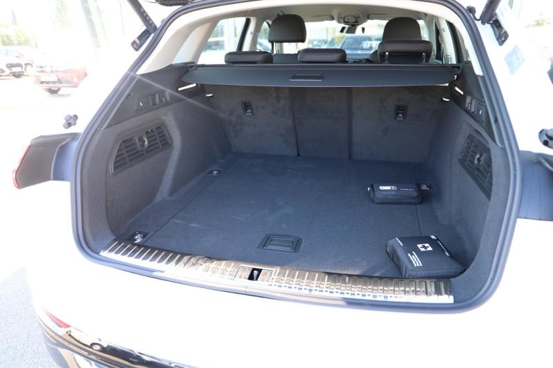 Audi Q8 55 e-tron quattro business