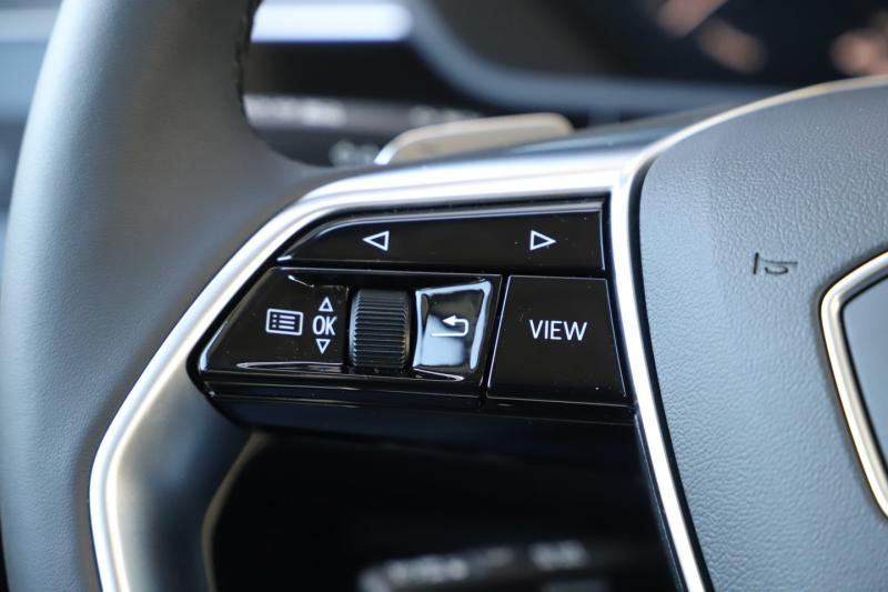 Audi Q8 55 e-tron quattro business