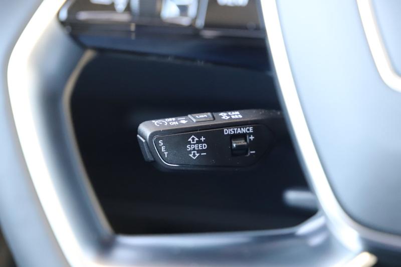 Audi Q8 55 e-tron quattro business