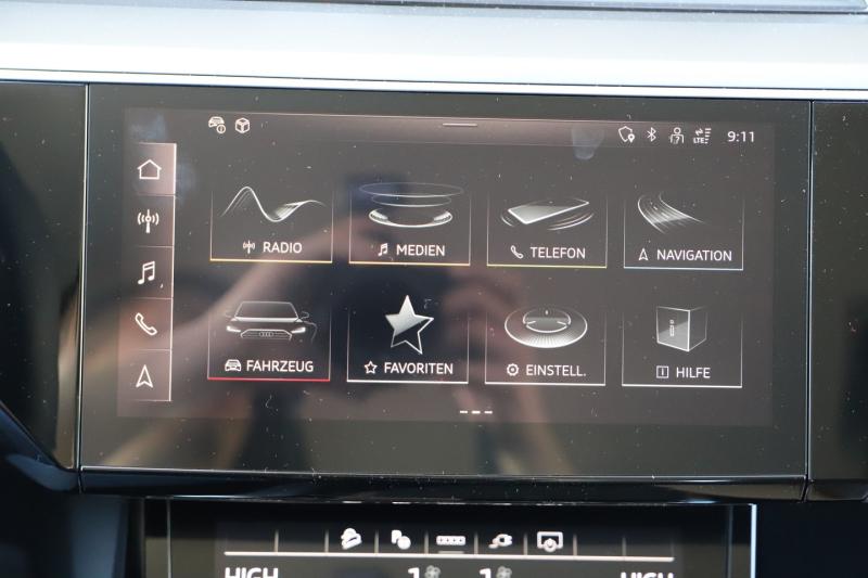 Audi Q8 55 e-tron quattro business