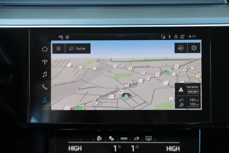 Audi Q8 55 e-tron quattro business