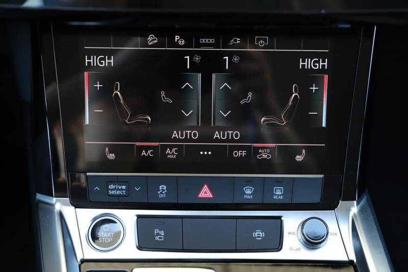 Audi Q8 55 e-tron quattro business