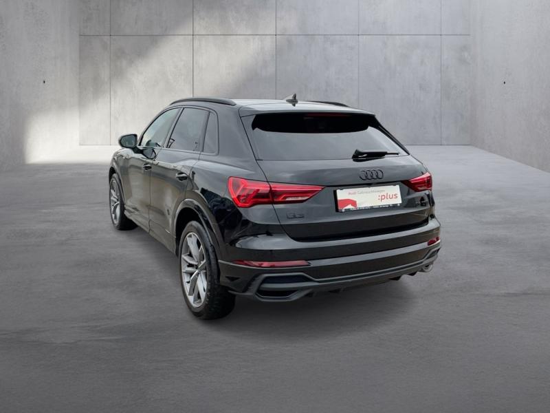 Audi Q3 35 TFSI admired