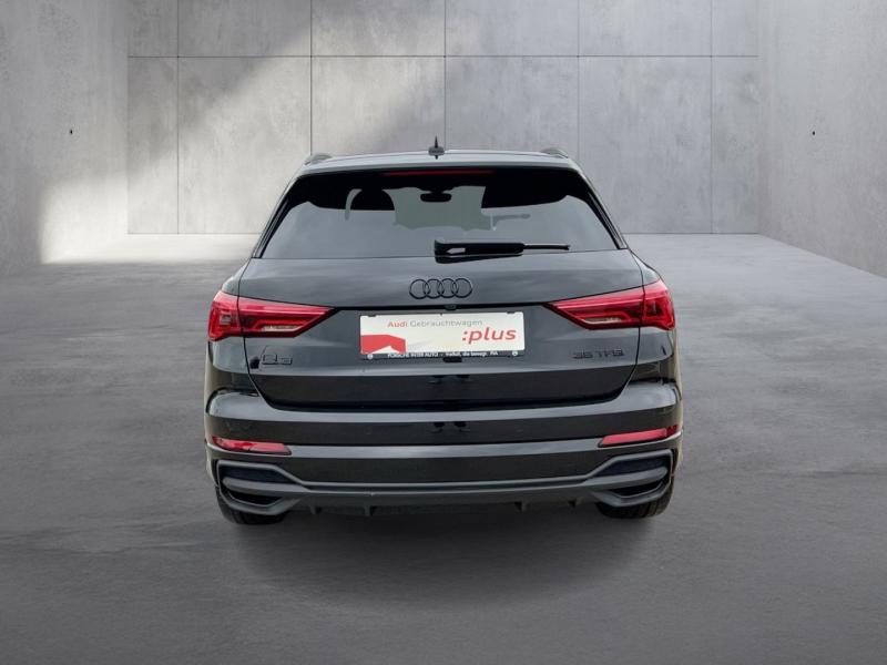 Audi Q3 35 TFSI admired