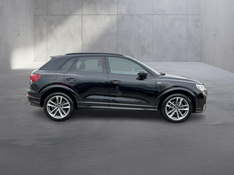Audi Q3 35 TFSI admired