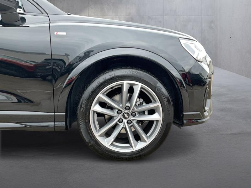 Audi Q3 35 TFSI admired