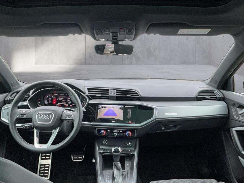 Audi Q3 35 TFSI admired