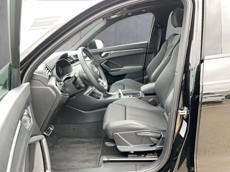 Audi Q3 35 TFSI admired