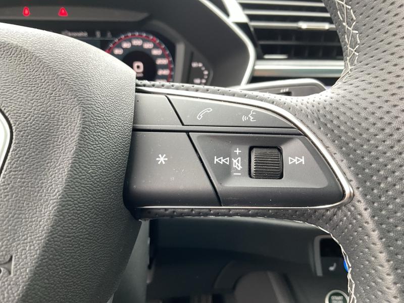 Audi Q3 35 TFSI admired