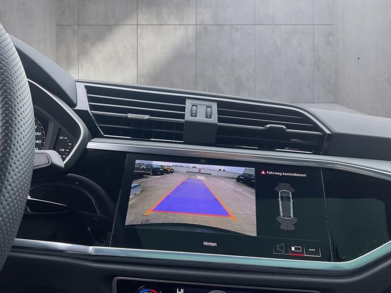 Audi Q3 35 TFSI admired