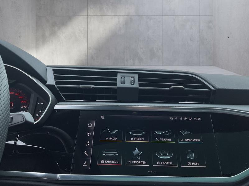 Audi Q3 35 TFSI admired