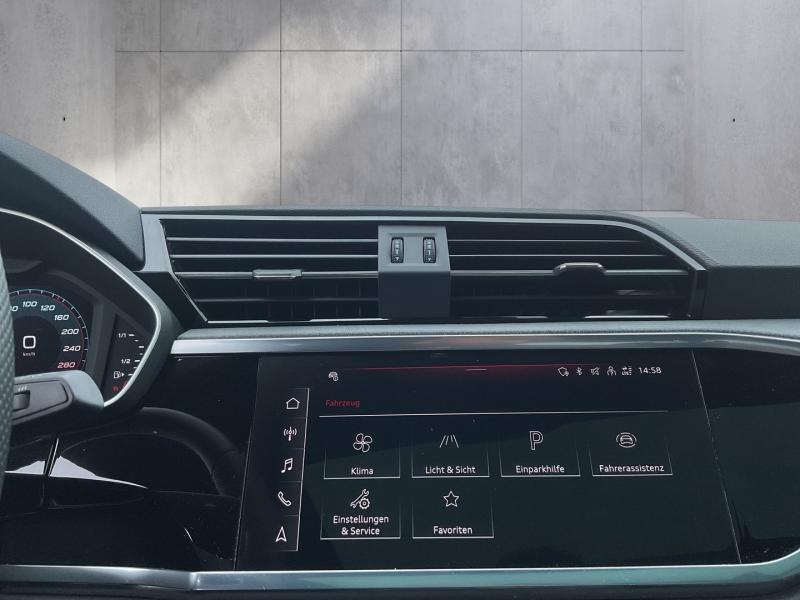 Audi Q3 35 TFSI admired