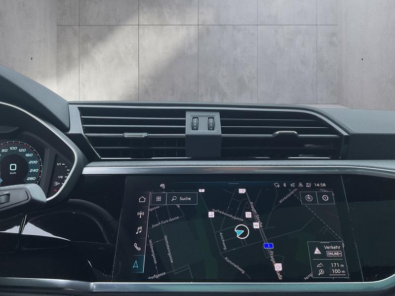 Audi Q3 35 TFSI admired