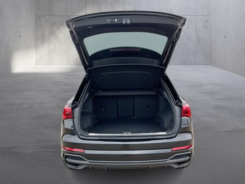 Audi Q3 35 TFSI admired