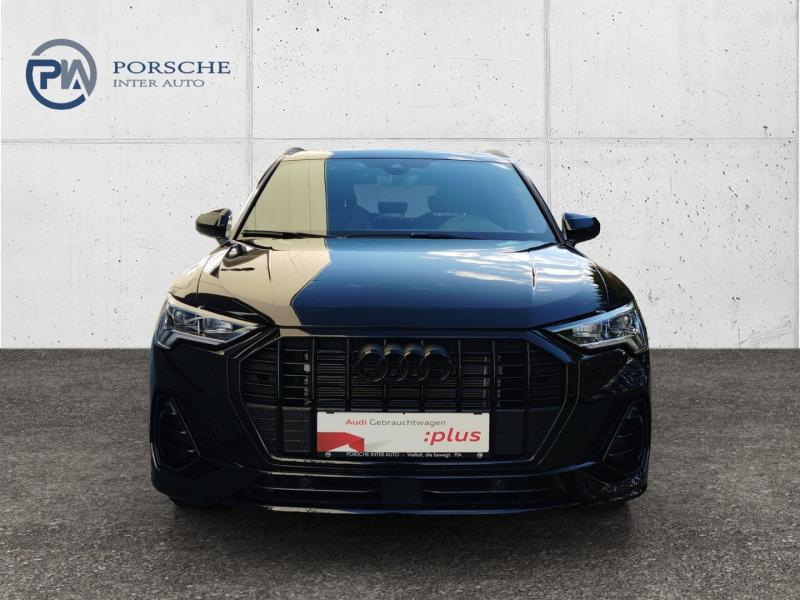 Audi Q3 35 TFSI admired